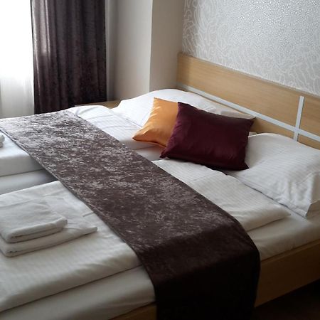 Hotel Imos Břeclav Exteriör bild